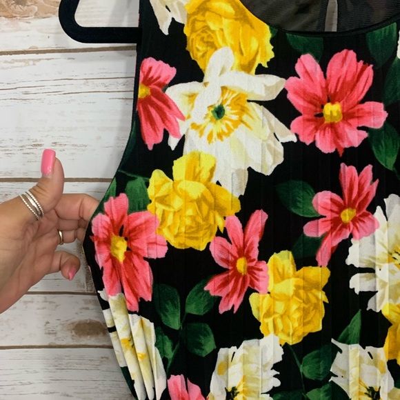 T Tahari Floral Printed Pleated Belted Dre… - Picture 5 of 12